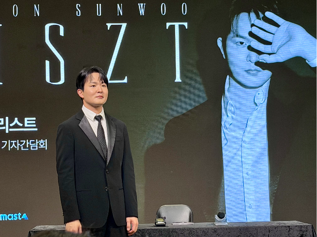 Sunwoo Yekwon poses for photos during a press conference on Thursday in Seoul. (Park Ga-young/The Korea Herald)