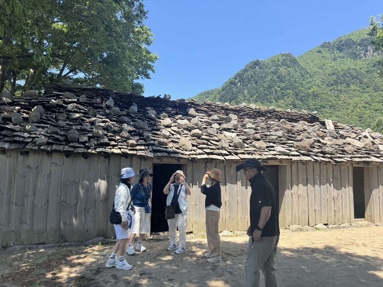 A traditional Ulleung-style house, or Neowajip from the 1800s is preserved in Nari Basin, Ulleung-gun, North Gyeongsang Province. (Lee Seung-ku/The Korea Herald)