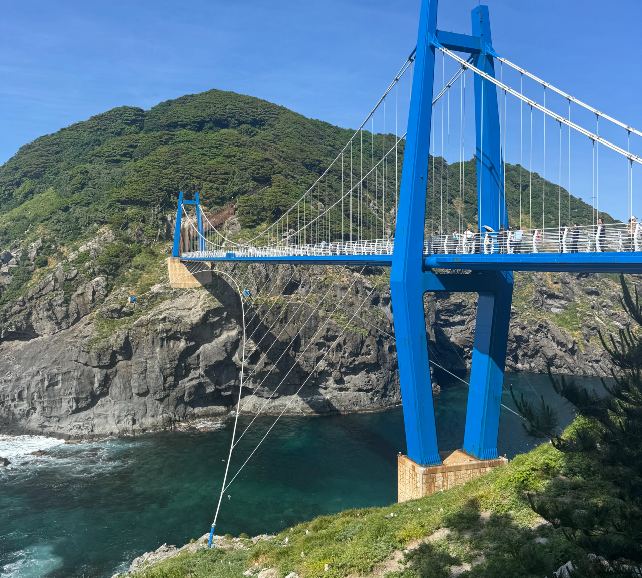 A bridge connecting Ulleungdo to Gwaneumdo (Lee Seung-ku/The Korea Herald)
