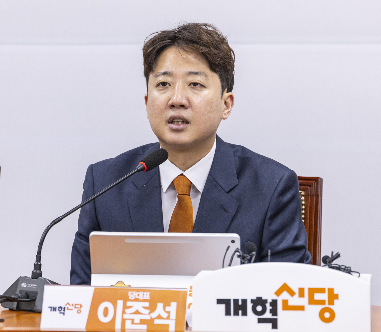Reform Party leader Lee Jun-seok speaks during a party meeting on Thursday in Seoul. (Yonhap)