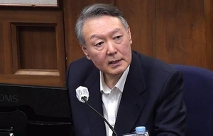 [단독] ‘김건희 디올백’ 뇌물 아닌 ‘김영란법’ 위반…경찰, 尹 ‘청탁금지법’ 송치 [세상&]