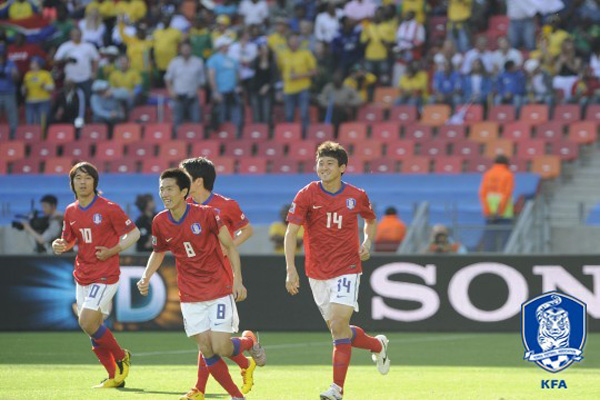 South Korea plays against Greece at the 2010 World Cup in South Africa. (Korea Football Association)