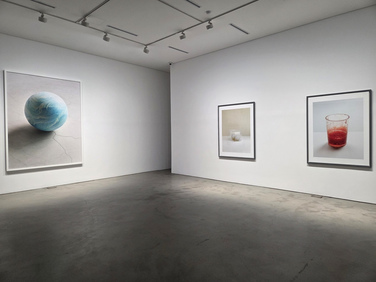 Installation view of “Objects in Oscillation" at Kukje Gallery in Seoul (Park Yuna/The Korea Herald)