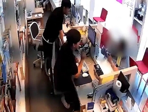 “유심을 빼달라고?” 통신사 점장 ‘촉’에 6000만원 지킨 노부부