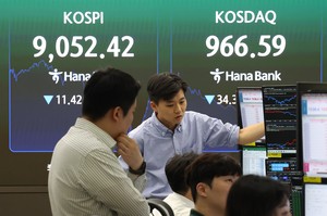 Margin debt hits record as retail investors pile into Samsung Electronics, SK hynix