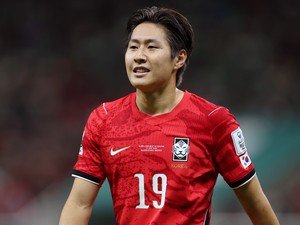 “한대 쥐어박고 싶었다”…이강인·아기레의 사제대결, 둘 다 진땀 뺐다