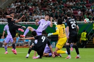 통한의 골키퍼 펌블…홍명호보 멕시코에 0-1 패