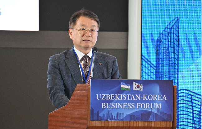 Seo Jung-hwa, senior executive director of the Export-Import Bank of Korea, speaks at the Korea-Uzbekistan Business Forum in Tashkent, Uzbekistan, Tuesday. (Im Se-jun/The Korea Herald)