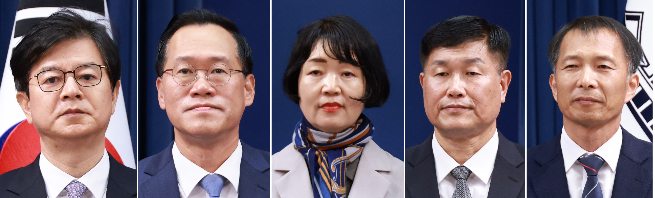 From left: Seong Ghi-hong, Han Chan-sik, Kim Kyoung-ja, Kang Gun-jark and Song Ki-ho (Yonhap)