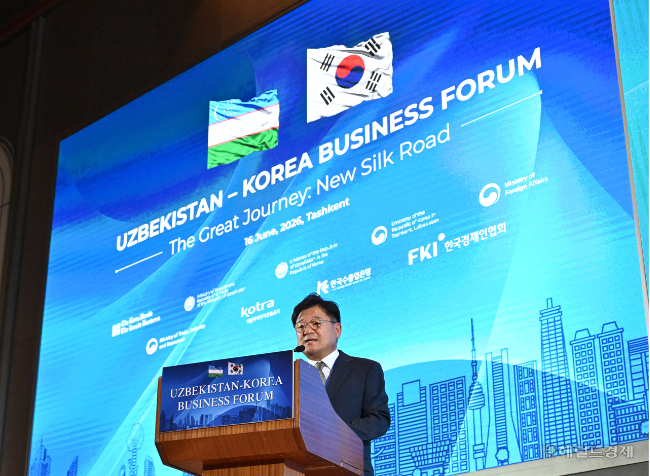 Yoo Bo-young, head of management support at Dasan DMC, delivers a presentation at the Uzbekistan-Korea Business Forum  in Tashkent, Uzbekistan, Tuesday. (Im Se-jun/The Korea Herald)