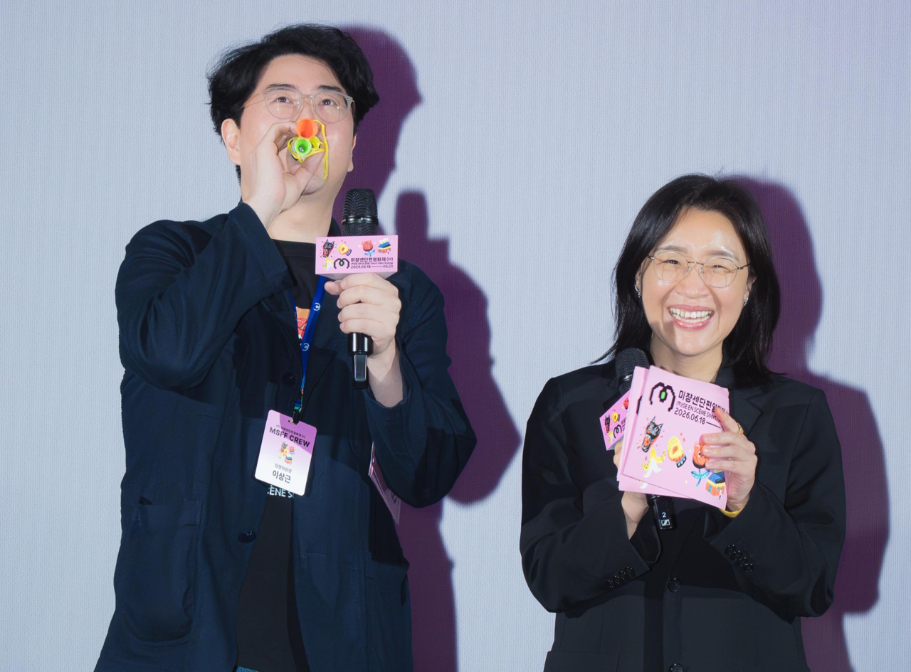 Co-executive directors Lee Sang-geun (left) and Yoon Ga-eun attend the opening ceremony of the 22nd Mise-en-scene Short Film Festival at CGV Yongsan I'Park Mall in Seoul on Thursday. (MSFF)