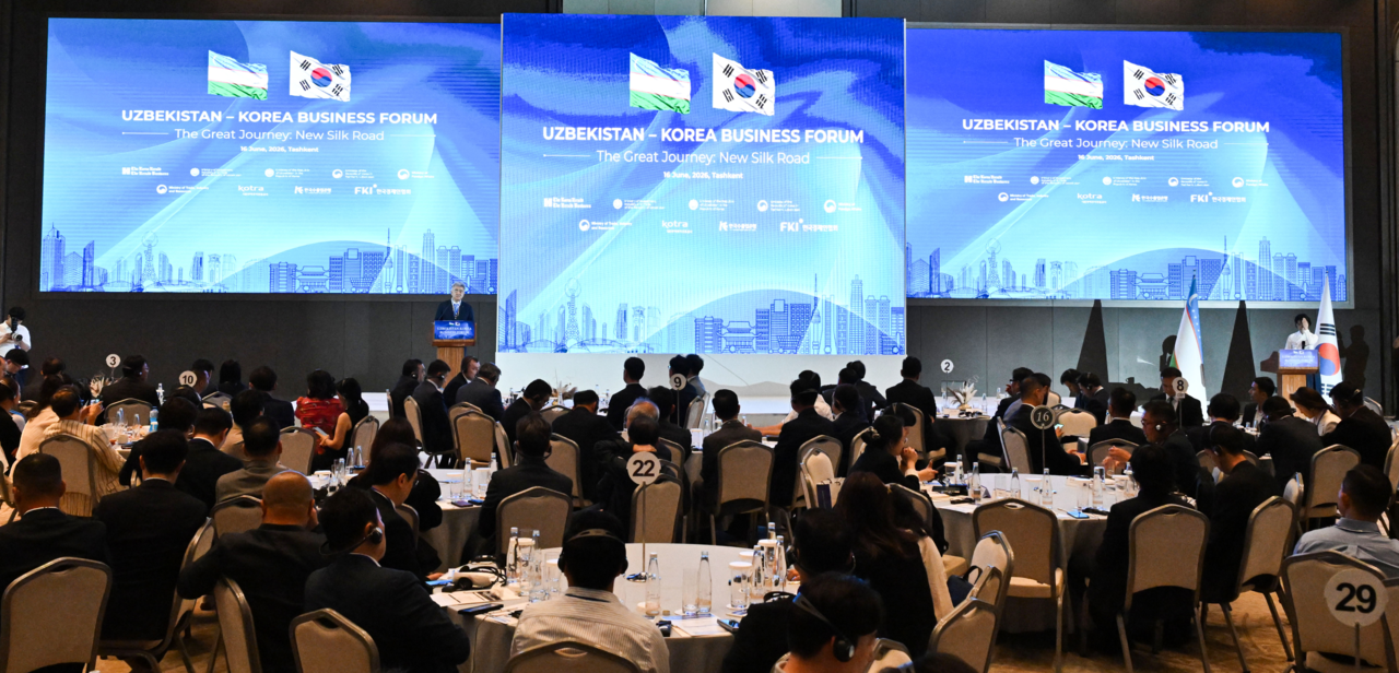 Some 500 government officials, lawmakers, and business leaders gather at the Korea-Uzbekistan Business Forum, jointly organized by Herald Media Group and Uzbekistan's Ministry of Investment, Industry and Trade, at the InterContinental Tashkent, Uzbekistan, Tuesday. (Im Se-jun/The Korea Herald)