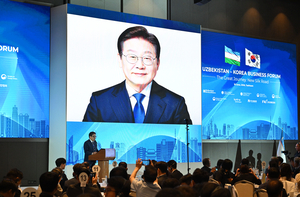 [Uzbekistan Forum] Lee highlights Korea, Uzbekistan strengths, calls for closer cooperation