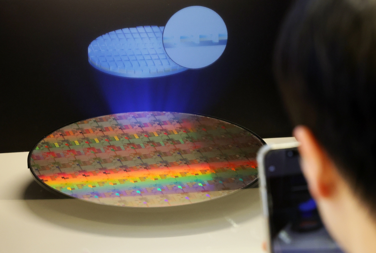 A semiconductor wafer on display at Semicon Korea 2026, the chip industry's biggest annual showcase in Seoul, on Feb. 11 (Newsis)