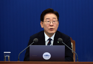 Lee appoints new senior secretaries for communication, civil affairs
