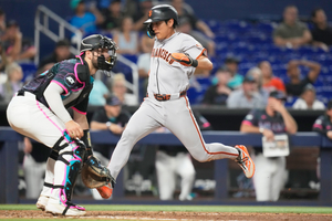 Lee Jung-hoo continues surge, eyes MLB batting lead