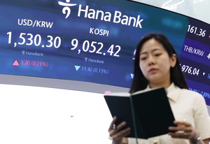 Won-dollar rate averages 1,520 through June, reaching crisis-era levels