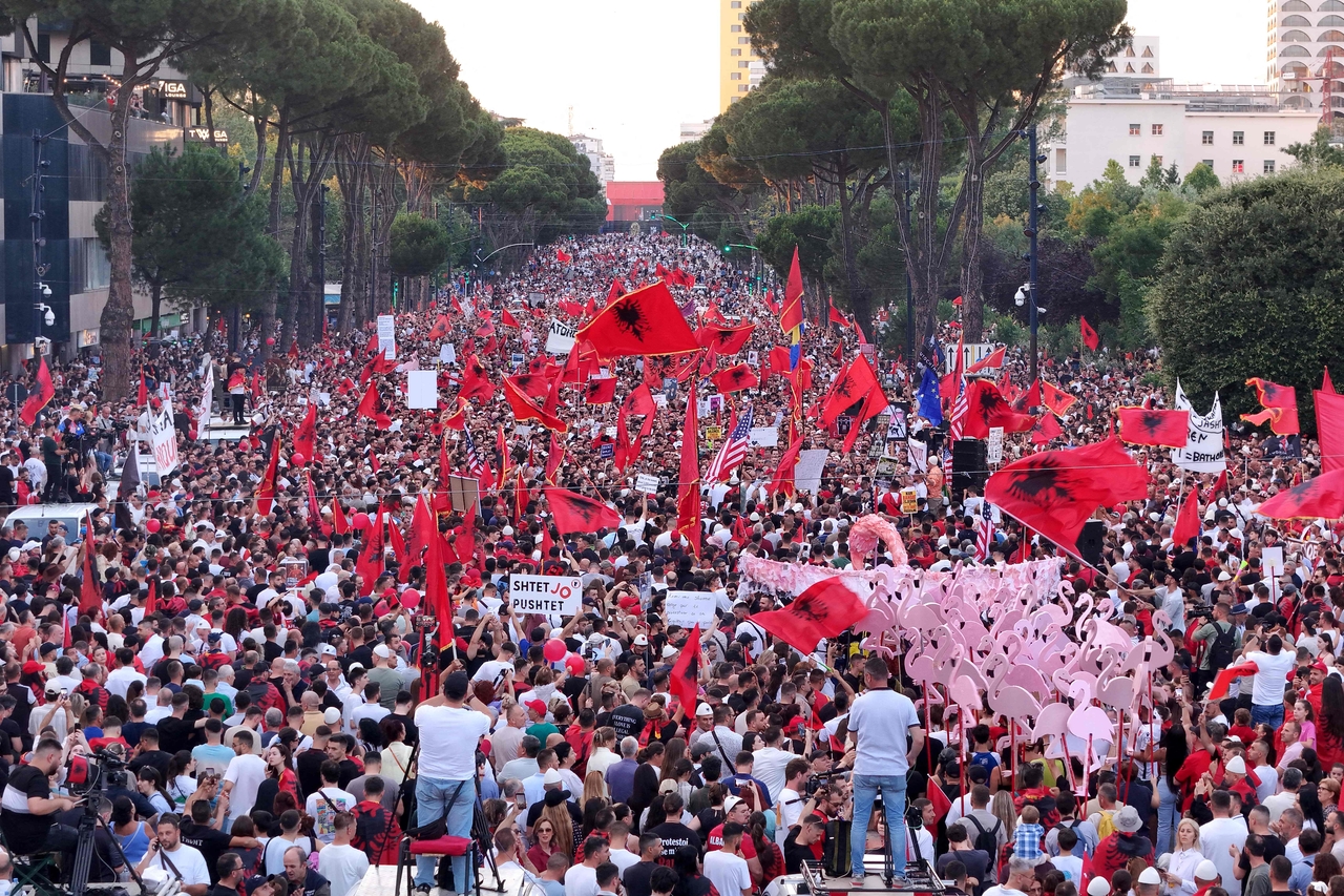 Protestors gathering in front of Albania's Prime Minister's Office in Tirana, Albania, Saturday. (AFP-Yonhap)