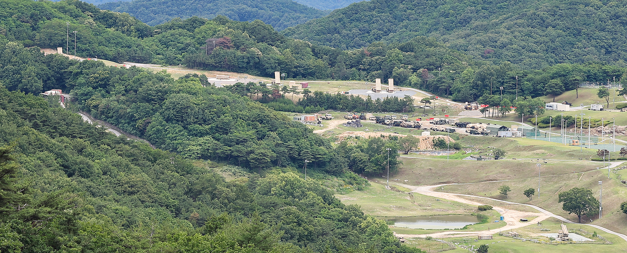 Truck-mounted THAAD launchers are positioned at a military base in Seongju, North Gyeongsang Province, Sunday. (Yonhap)