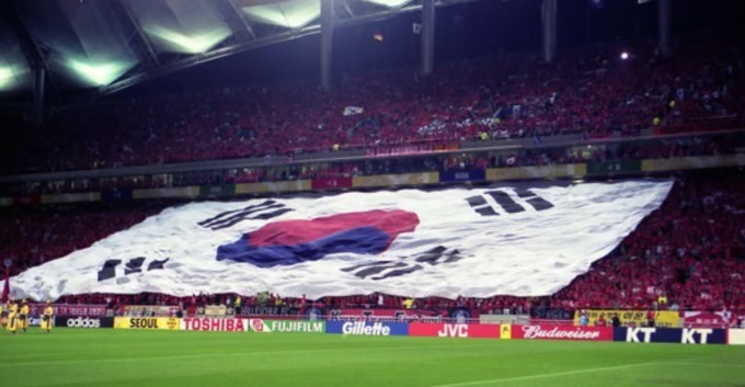 Fans wave the South Korean flag during the 2002 FIFA World Cup. (National Archives of Korea)