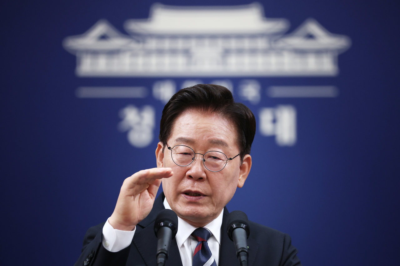 President Lee Jae Myung answers reporters' questions during a briefing on the outcome of his attendance at the G7 summit and European trip at the Chunchugwan press center  in Seoul on June 19. (Yonhap)