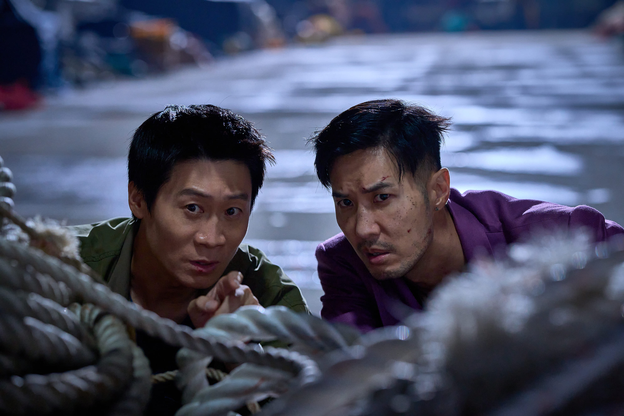 Jin Seon-kyu (left) and Kim Ji-seok star in "Husbands in Action." (Netflix)