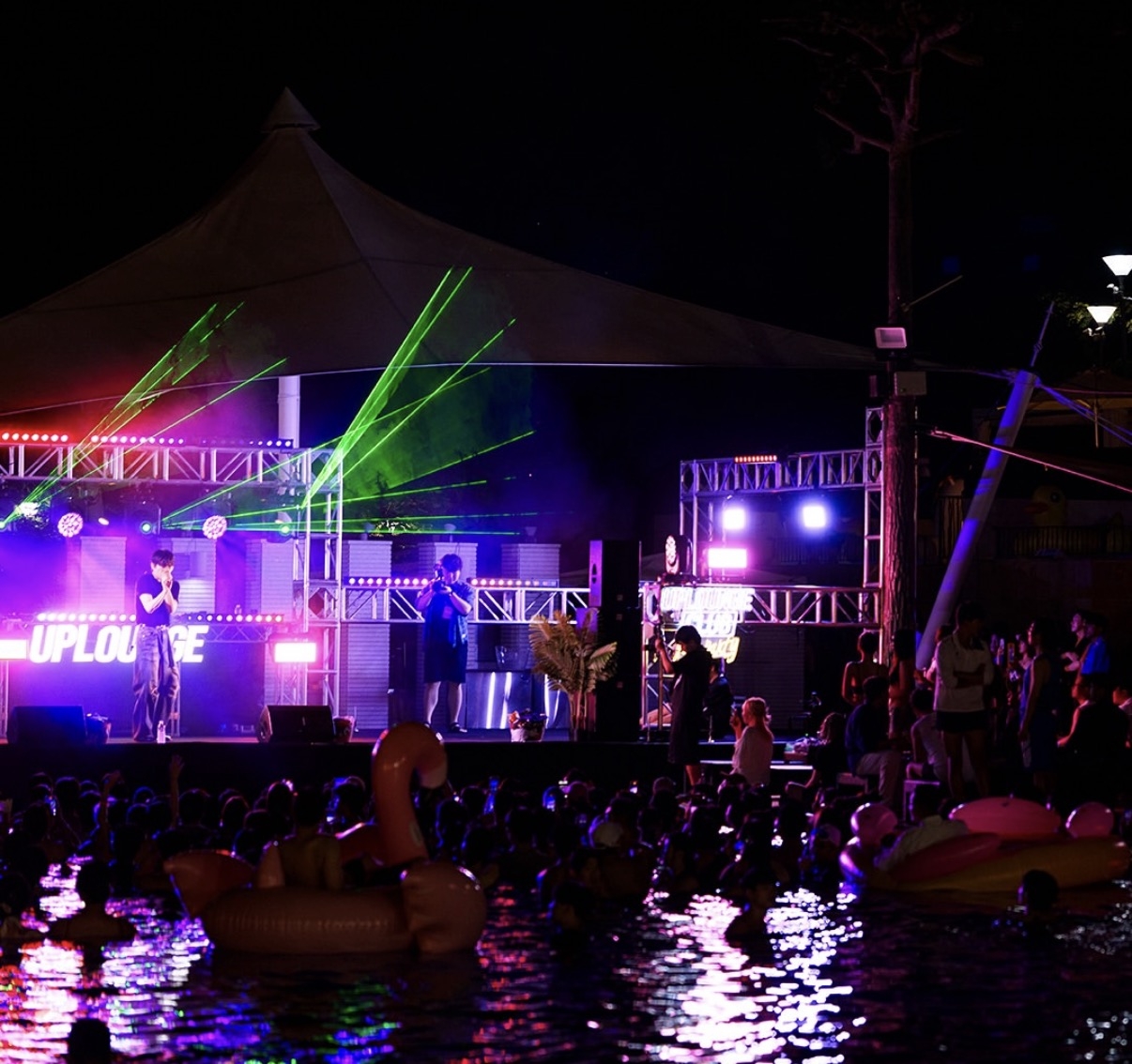 Pool party (Banyan Tree Club & Spa Seoul)