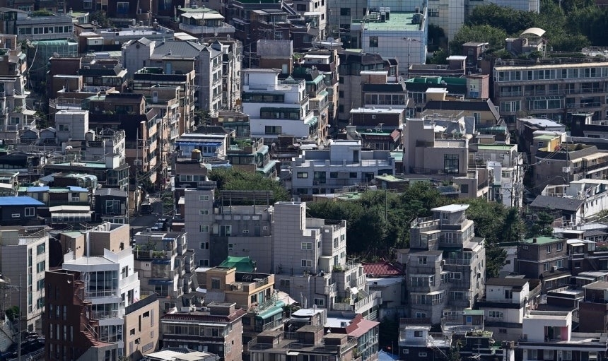 This file photo shows a view of a villa neighborhood in Seoul. (Lee Sang-sub/The Korea Herald)