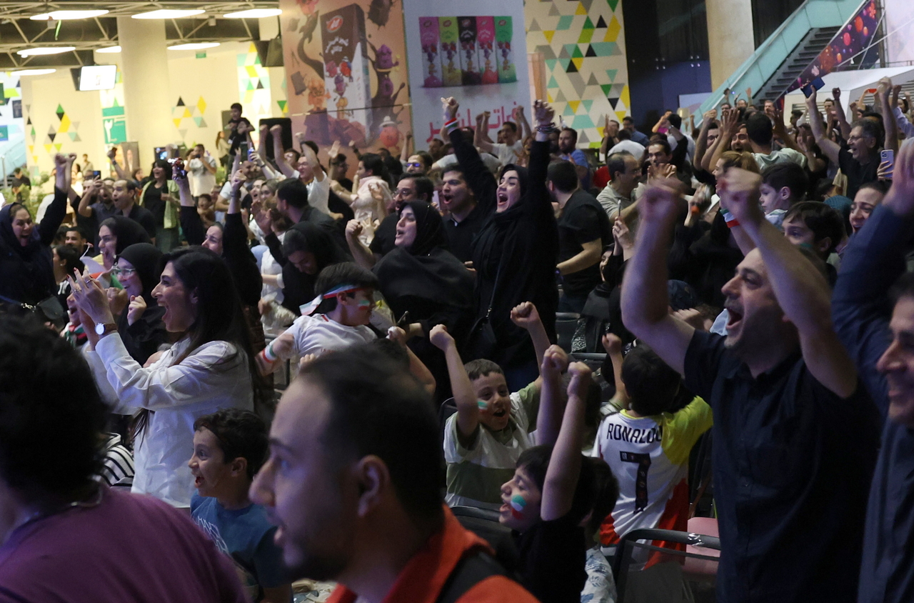 Iranian soccer fans react as they watch a broadcast of the FIFA World Cup 2026 Group G soccer match between Iran and Belgium, in Tehran, Iran, on June 21. (EPA-Yonhap)