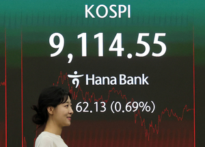 Seoul shares close at fresh peak above 9,100 on chip gains amid US-Iran talks