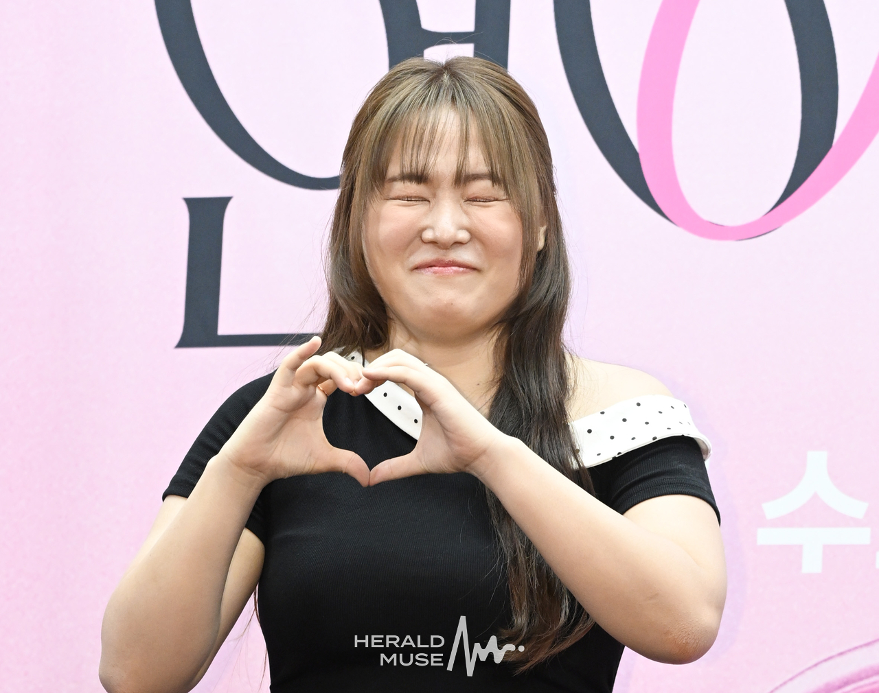 [헤럴드뮤즈= 윤병찬 기자] 넷플릭스 일일 예능 ‘연애실험실’ 제작발표회 23일 오후 상암동 스탠포드 호텔 서울에서 열렸다.
‘연애실험실’은 상상 불가 기상천외한 돌발 상황에 던져진 참가자들의 본능적으로 깨어나는 연애 세포를 포착하는 연애 관찰 실험 예능​이다.
이자리에는 이진주 PD, 강유민 PD, 몬스타엑스 주헌, 찰스엔터가 참석 하였다.