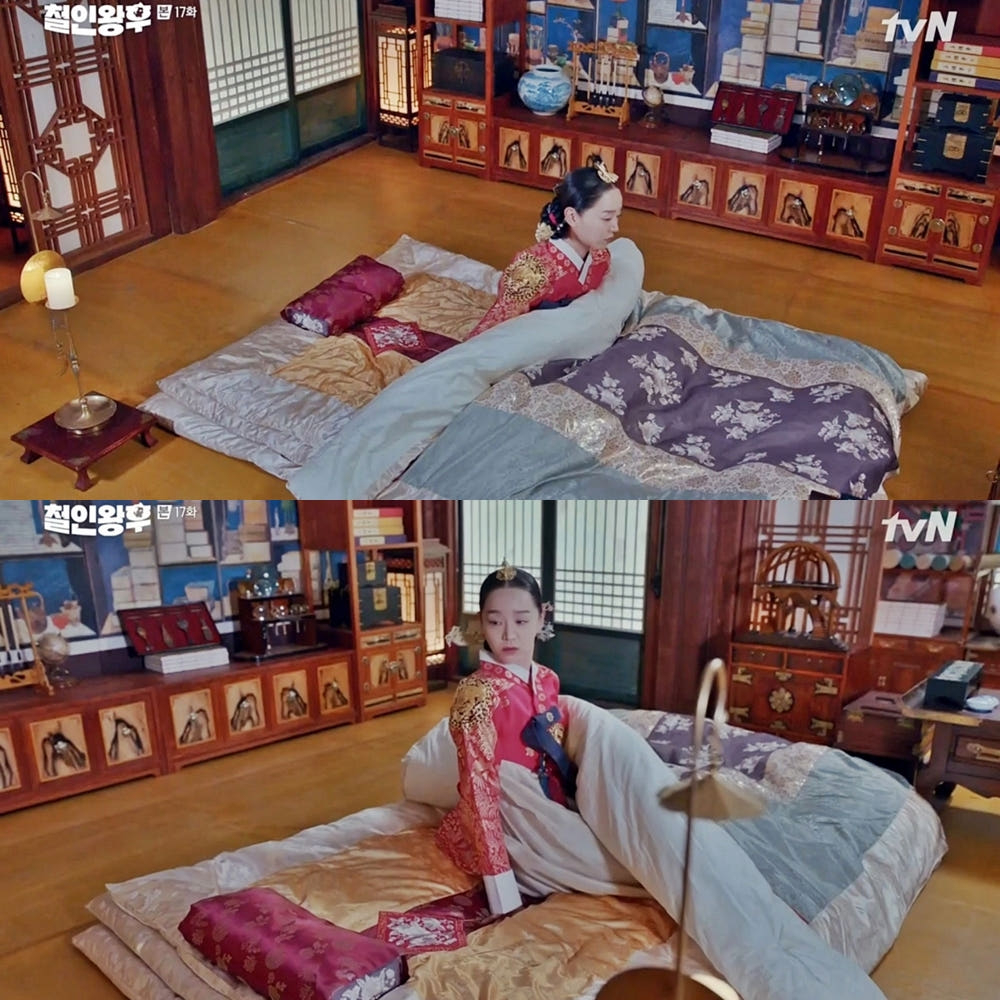 A scene of Mr. Queen featuring a traditional Korean sleeping arrangement, including a yo, floor mattress, and ibul, blanket (tvN, Midam)