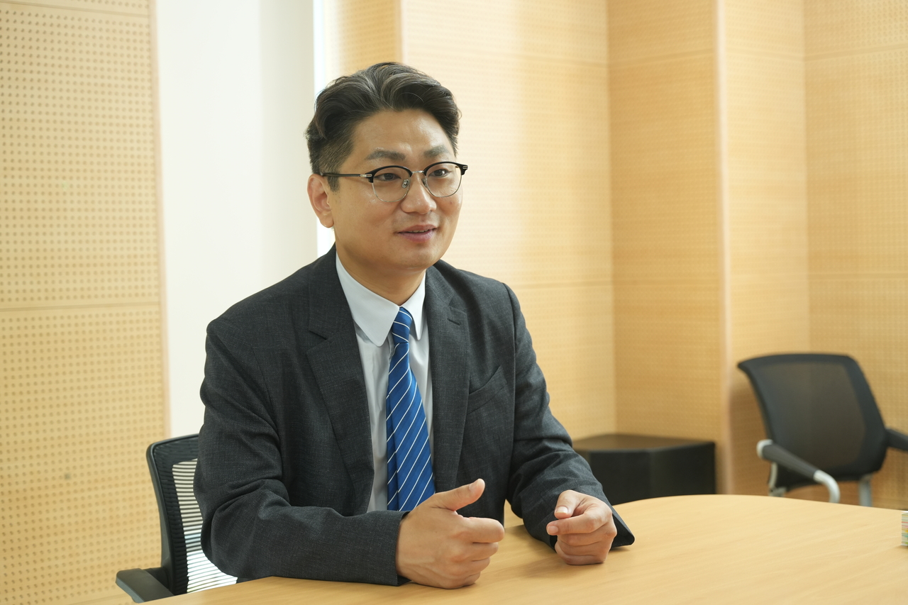 Oh has identified the district's universities and young population as the key drivers of Dongdaemun-gu's future growth. (Yang Jeong-won)