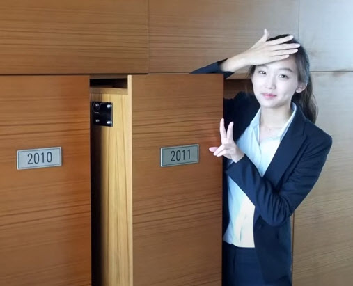 Jin Ki-joo as a Samsung SDS employee ("You Quiz on the Block")