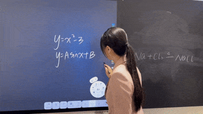 iFlytek’s smart blackboard demonstrates mathematical graph generation from handwritten equations at the company’s headquarters in Hefei, Anhui Province, on June 13. (Byun Hye-jin/The Korea Herald)