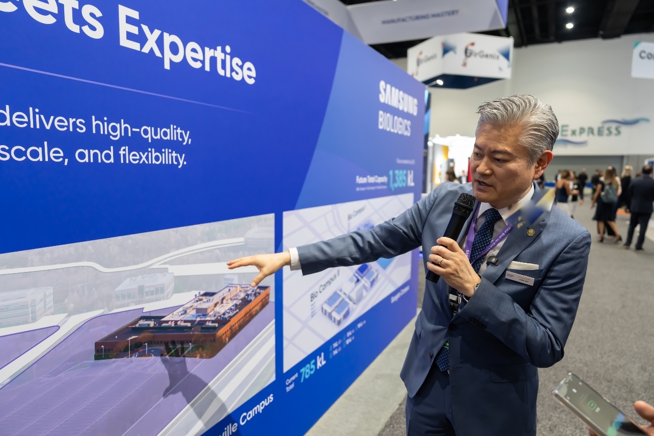 James Choi, executive vice president of sales support at Samsung Biologics, introduces the company's Rockville, Maryland factory at the 2026 BIO International Convention (BIO USA) on Monday. (Samsung Biologics)