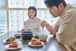 “반찬 받았으면 전화라도 해야” 시모 한마디에 며느리가 한 말…남편도 ‘버럭’
