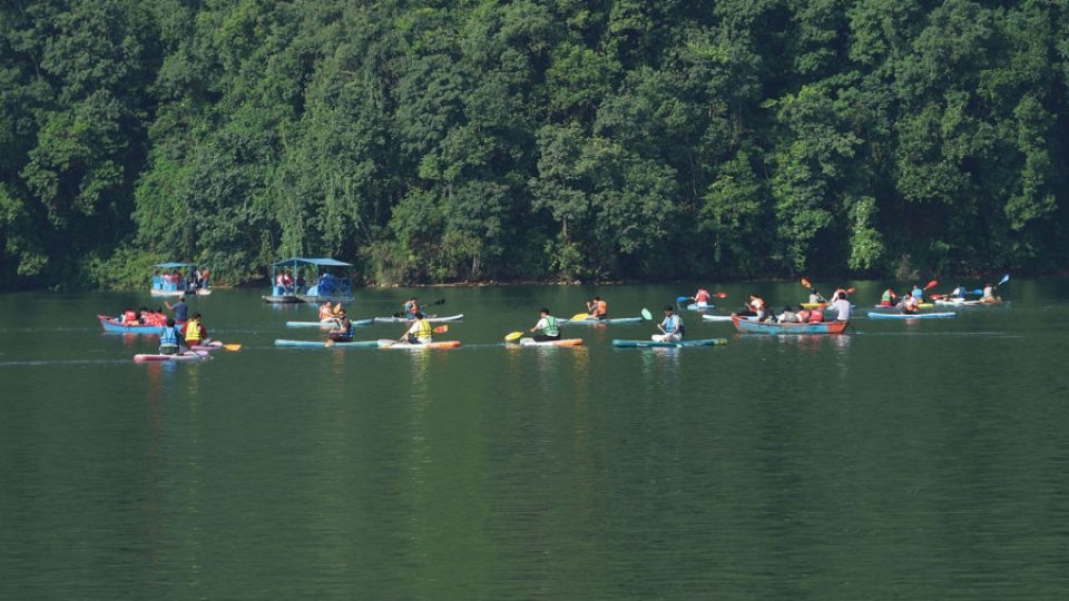 Indian enjoy boating on Phewa Lake.    (Kathmandu Post)