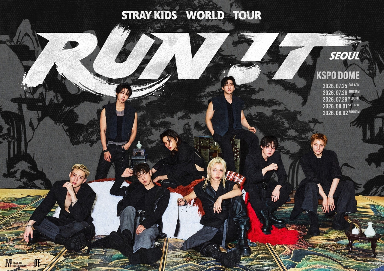 Poster for Stray Kids' Seoul leg of the "Run It" world tour (JYP Entertainment)