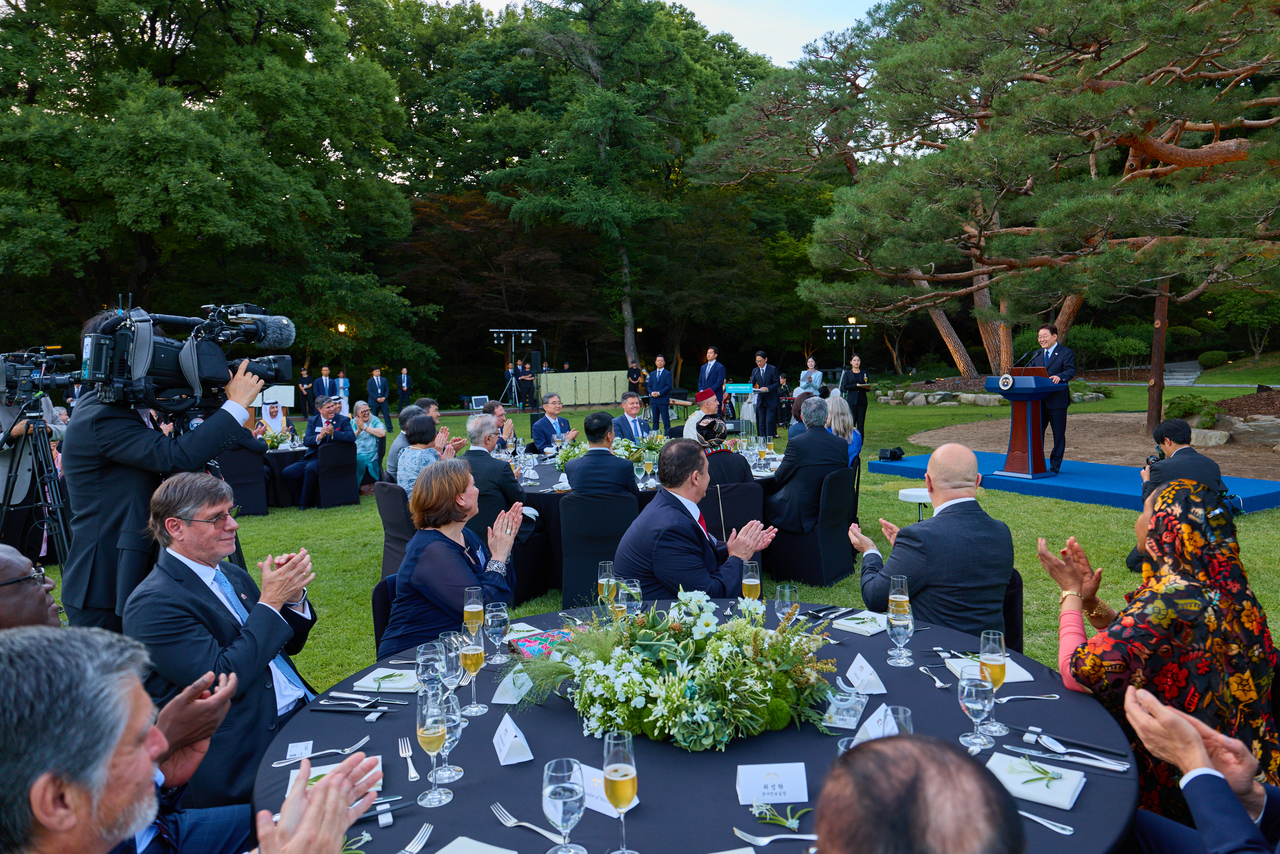 President Lee Jae Myung delivers remarks during a dinner reception for the diplomatic corps at Nokjiwon Garden in Cheong Wa Dae on Tuesday. (Cheong Wa Dae via Yonhap)