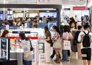 Shinsegae Duty Free launches installment payments for foreign tourists