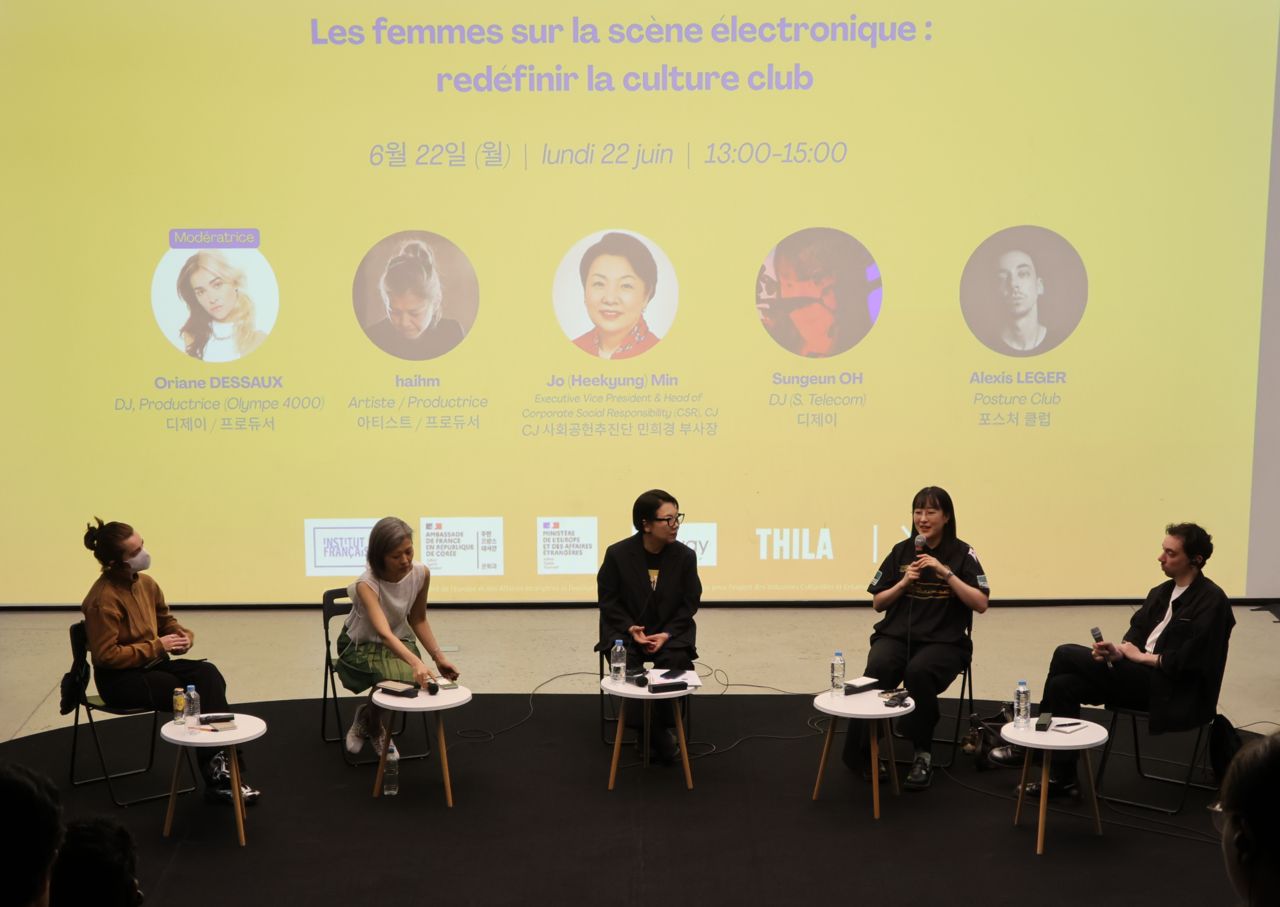 Oriane Dessaux (left), Haihm, Min Hee-kyung, Oh Sung-eun and Alexis Leger speak at Fete de la Musique+ on Monday. (Embassy of France in Korea)