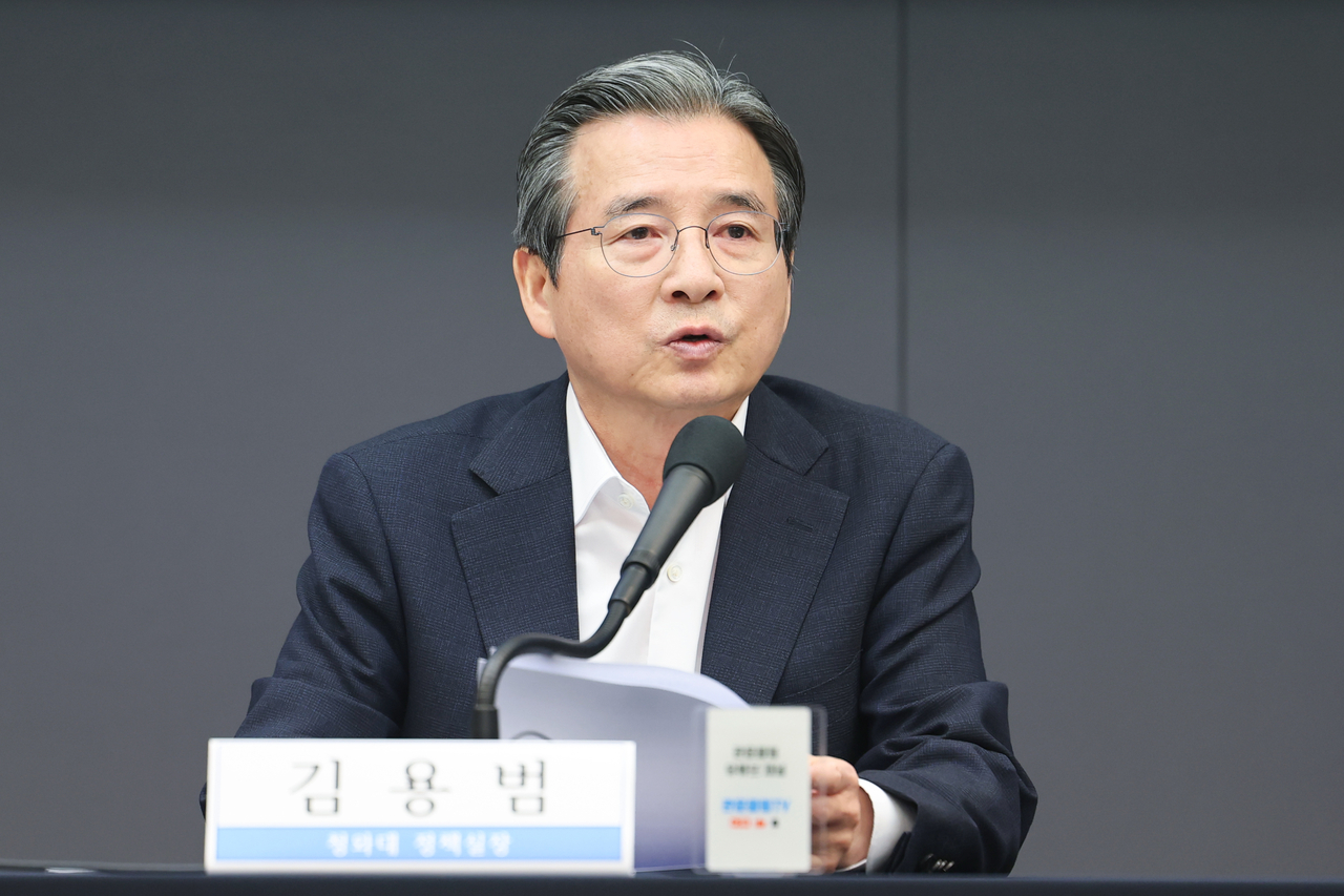 Kim Yong-beom, presidential chief of staff for policy, speaks during a discussion hosted by the Kwanhun Club on Wednesday, in Seoul. (Yonhap)