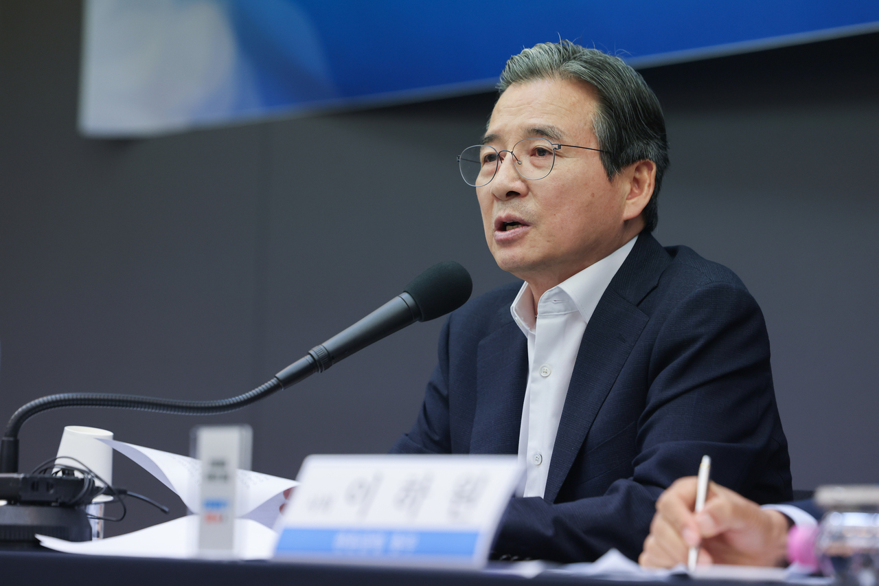 Kim Yong-beom, presidential chief of staff for policy, speaks during a discussion hosted by the Kwanhun Club on Wednesday in Seoul. (Yonhap)