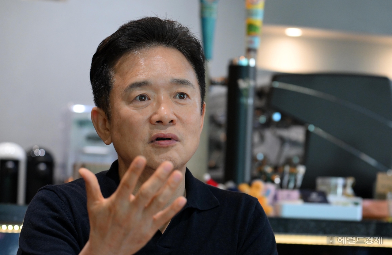 Nam Gyeong-pil, head of NGU, speaks during an interview at his office in Seongnam, Gyeonggi Province, on Tuesday afternoon. (Lee Sang-sub/The Herald Business)