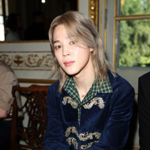 K-pop stars heat up Paris Fashion Week