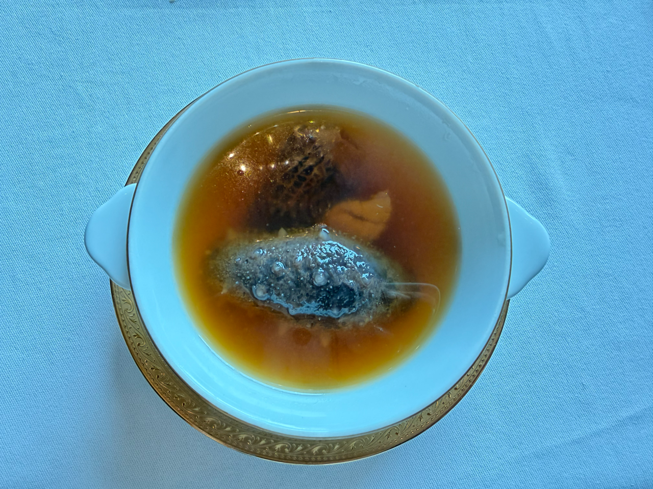 Dried sea cucumber and black chicken soup (Hong Yoo/The Korea Herald)