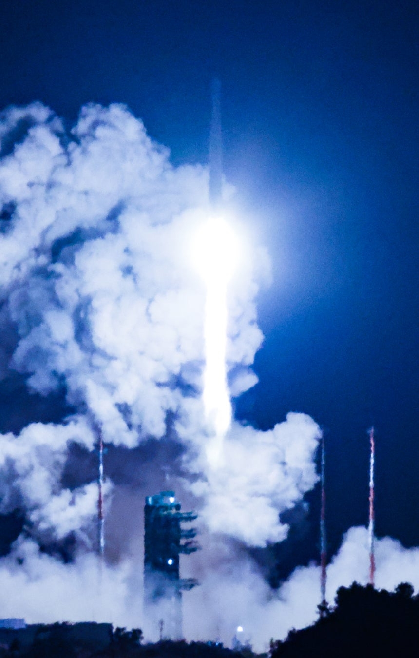 The Nuri rocket lifts off from the Naro Space Center in Goheung-gun, South Jeolla Province. [Goheung=Lim Se-jun]