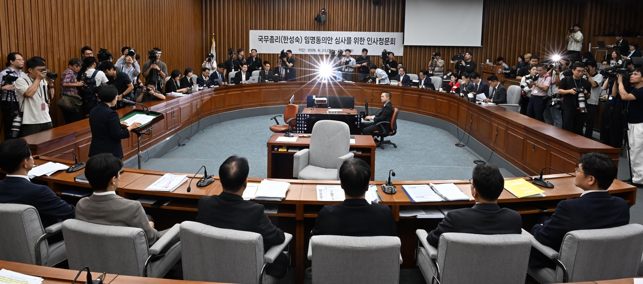 A confirmation hearing for Prime Minister nominee Han Seong-sook is held at the National Assembly on Thursday. (Lee Sang-sub/The Korea Herald)