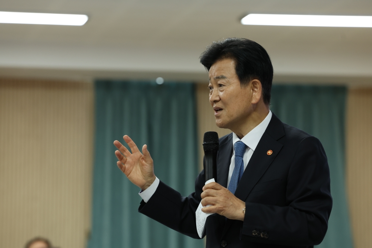 Unification Minister Chung Dong-young speaks at his alma mater, Jeonju High School, on May 29, during the 14th Peaceful Unification Education Week, in this file photo. (Ministry of Unification)